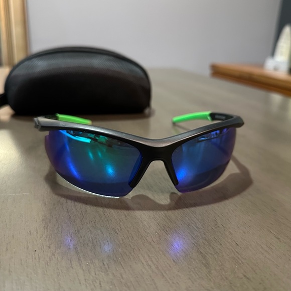 Gear District Polarized uv400 Sport sunglasses - Picture 1 of 3